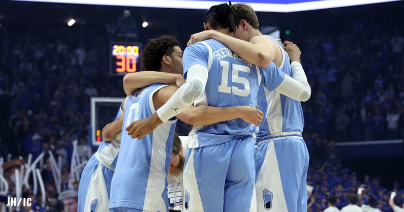 0-130A0510-uncgenmb-huddle