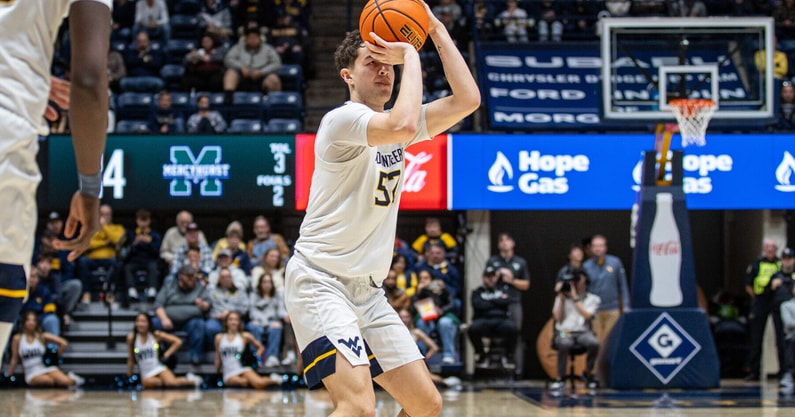 West Virginia guard Treysen Eaglestaff takes the shot
