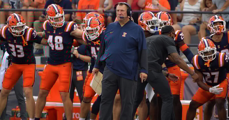 NCAA Football: Western Michigan at Illinois