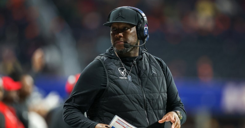 Larry Scott (Photo by USA Today)