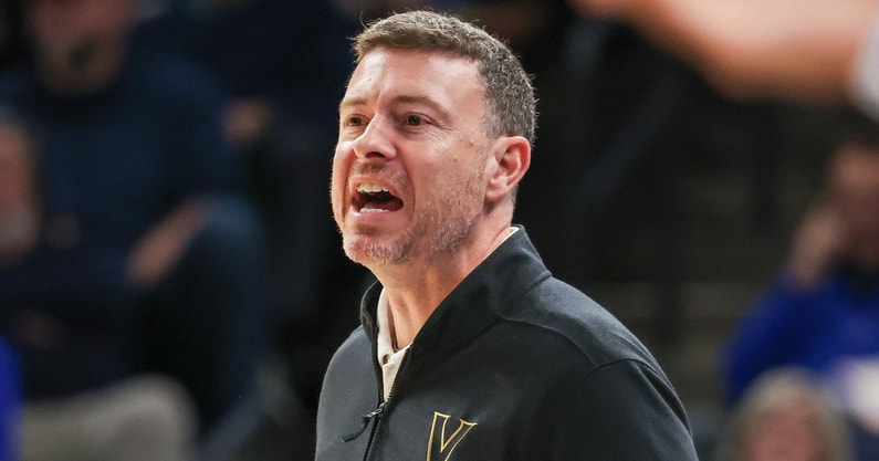 Mark-Byington-expresses-frustration-in-Vanderbilt-turnovers-vs-Memphis-That-wasnt-us