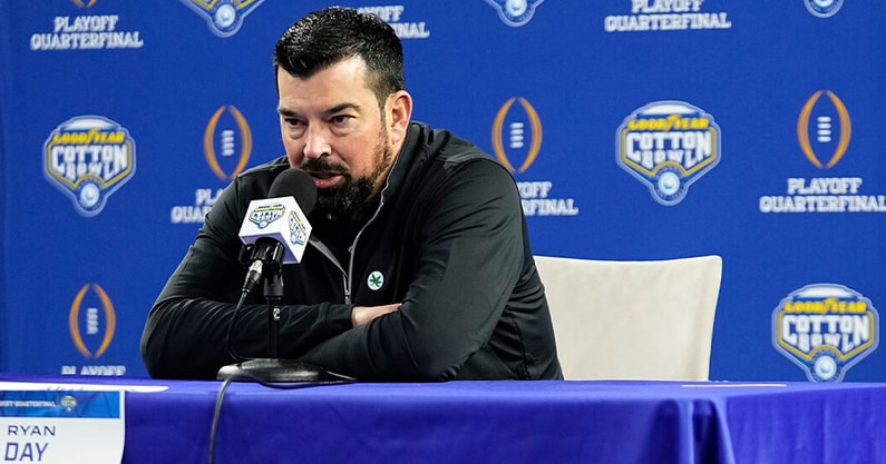 Ryan Day by © Adam Cairns/Columbus Dispatch / USA TODAY NETWORK via Imagn Images