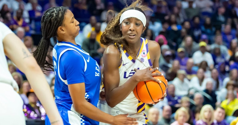 Syndication: The Daily Advertiser