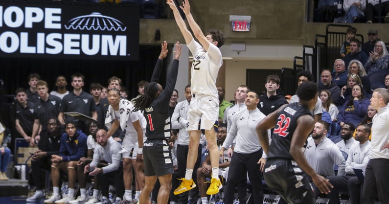 NCAA Basketball: Cincinnati at West Virginia