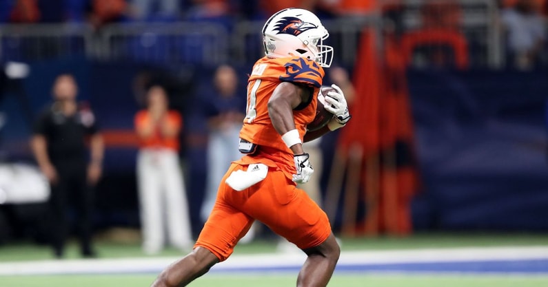 Sep 15, 2023; San Antonio, Texas, USA; UTSA Roadrunners wide receiver Devin McCuin (14) runs for a touchdown after a catch against the Army Black Knights during the second half at the Alamodome. Mandatory Credit: Danny Wild-Imagn Images