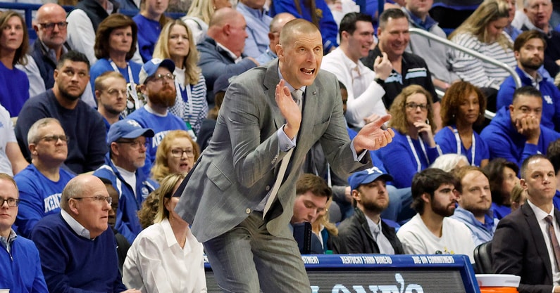 1 - Pope claps _MG_0870