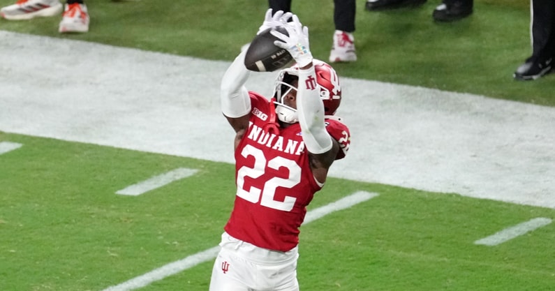 Jamari Sharpe intercepts Carson Beck