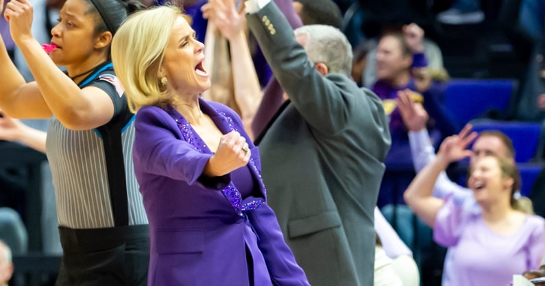 Syndication: The Daily Advertiser