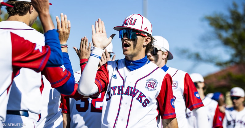 Kansas Bat Kansas bats back up Cook’s gem to clinch series against Arizona - On3