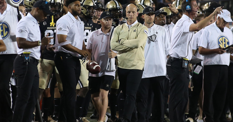 head-coach-clark-lea-vanderbilt-players-traumatized-group-after-etsu-loss