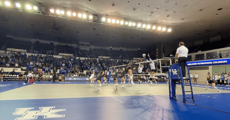 kentucky-volleyball-sweeps-missouri