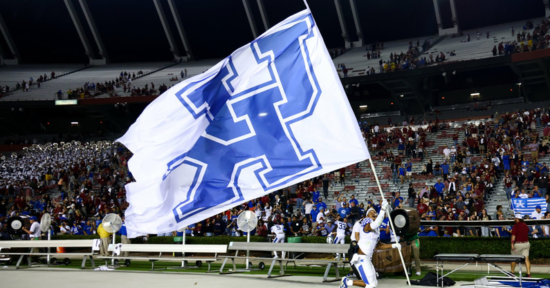 kentucky-opens-8-point-underdogs-florida