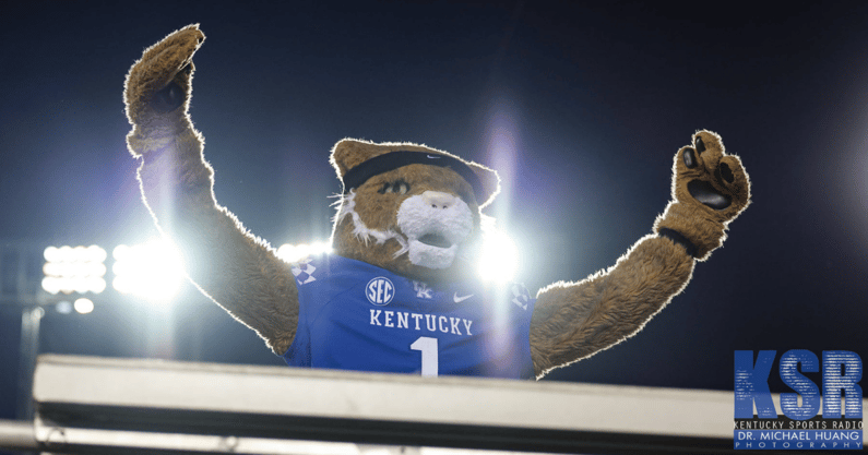 kentucky-football-up-no-11-in-coaches-poll