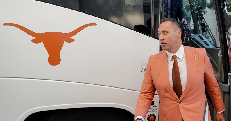 texas-longhorns-steve-sarkisian-reveals-his-thoughts-mike-gundy-oklahoma-state-cowboys