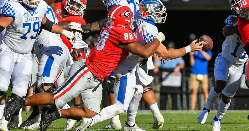 georgia-football-overpowers-kentucky-football
