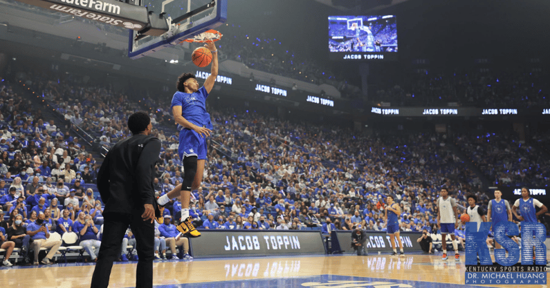 kentucky-mbb-eager-play-front-fans-following-big-blue-madness