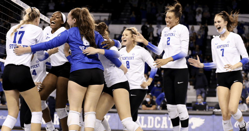 kentucky-volleyball-scrapes-by-arkansas-to-remain-undefeated-in-sec