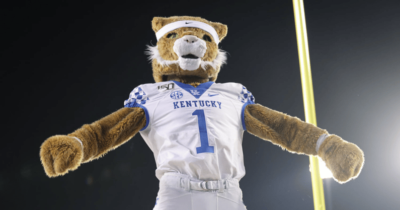 jmaury-davis-class-2023-rb-hearing-from-coach-settle-kentucky