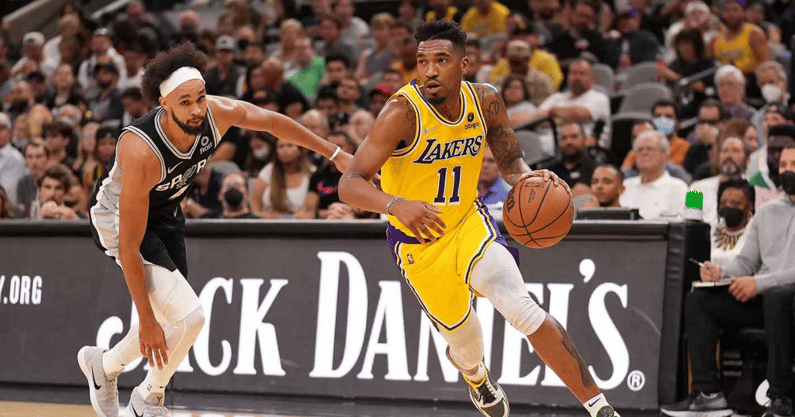 nba-davis-lakers-top-spurs-in-ot