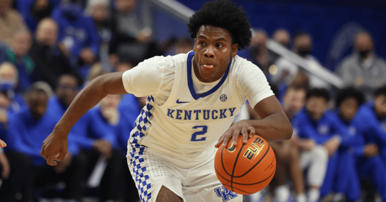 kentucky-leads-albany-37-28-at-halftime