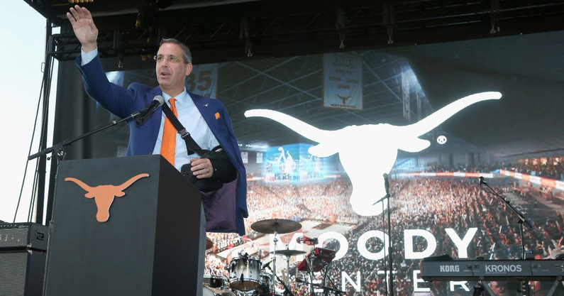 texas-athletic-director-chris-del-conte-again-defends-coach-steve-sarkisian-longhorns-big-12