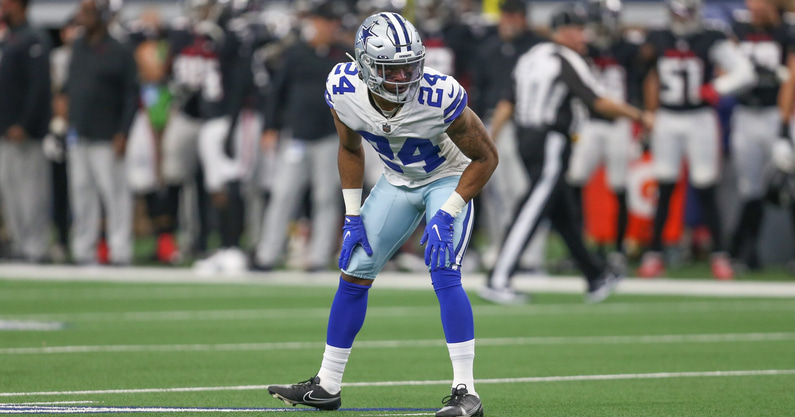 dallas-cowboys-oakland-raiders-fight-referee-kelvin-joseph-Roderic-Teamer-thanksgiving