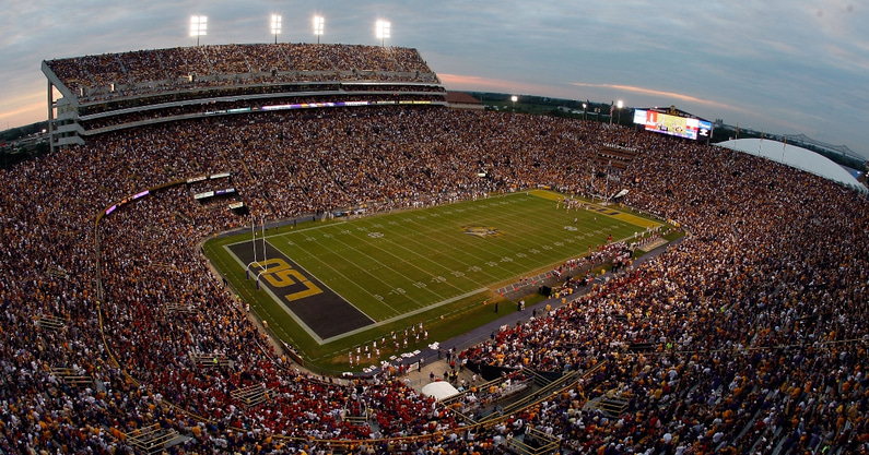 brian-kelly-talks-coming-lsu-garth-brooks-concert-tiger-stadium