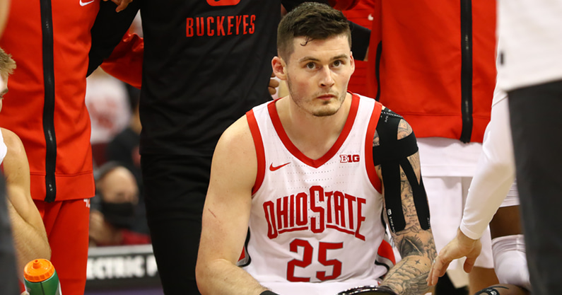 Kyle Young sits for Ohio State after scary head collision Buckeyes Villanova second round