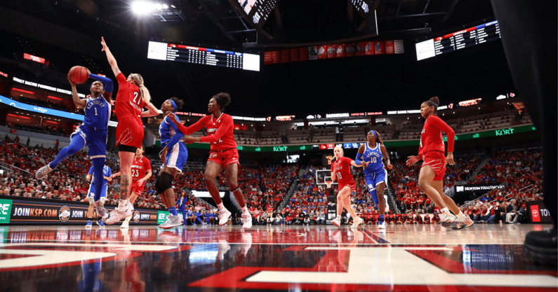 final-kentucky-wbb-falls-to-louisville-64-58-in-rivalry-game