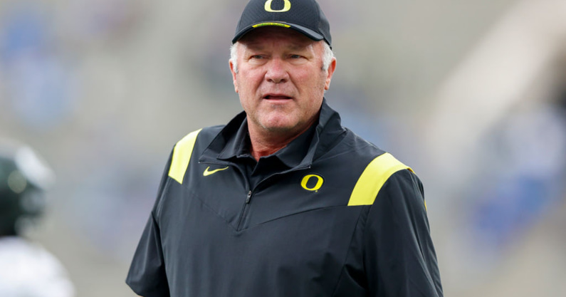 oregons-entire-coaching-staff-will-stay-on-for-alamo-bowl-per-rob-mullens