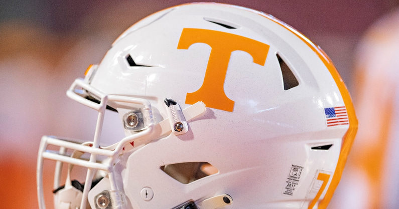 tennessee-offensive-lineman-decides-to-enter-transfer-portal