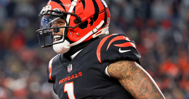 pff-pro-football-focus-names-top-25-rookies-of-2021-season-micah-parsons-dallas-cowboys-mac-jones-new-england-patriots-jamarr-chase-cincinnati-bengals-jaylen-waddle-kyle-pitts-devonta-smith-amon-ra-st