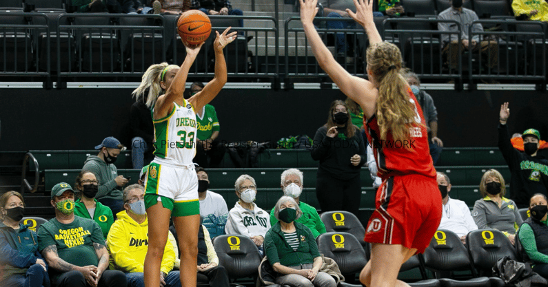 oregon-overcomes-poor-shooting-escapes-with-win-over-utah