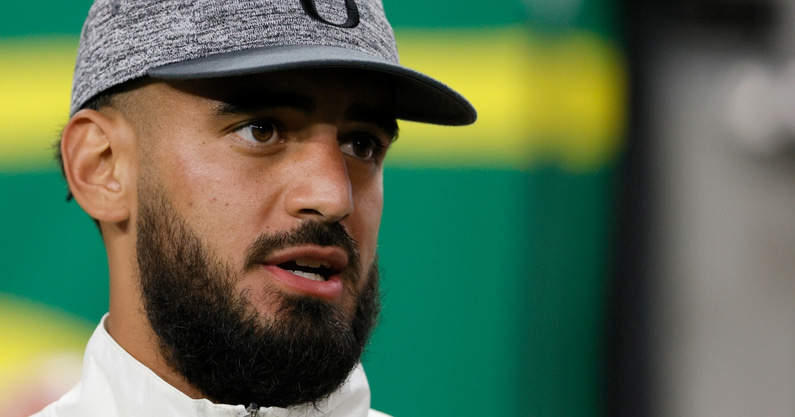 Falcons sign former Oregon star Marcus Mariota after Matt ...