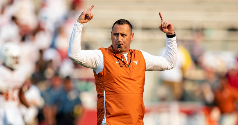 texas-football-coach-steve-sarkisian-sends-message-to-fans-on-quarterback-competition-ahead-of-spring-game
