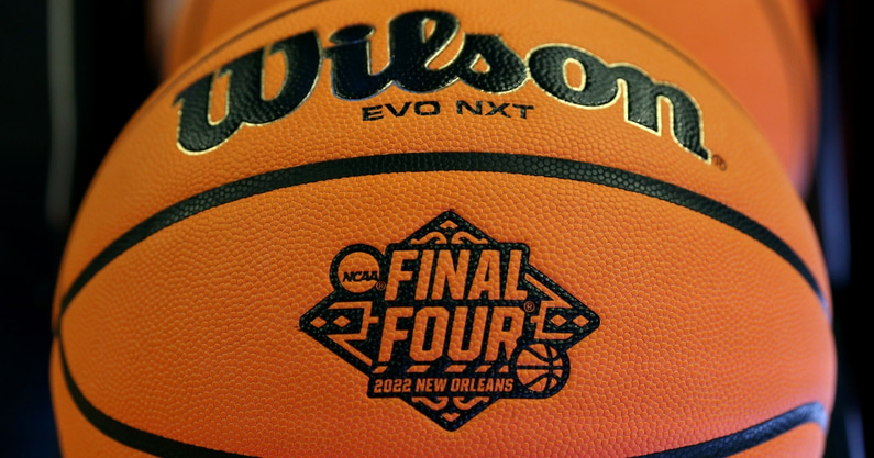 Arkansas vs. Duke: Elite Eight odds, score predictions from ...
