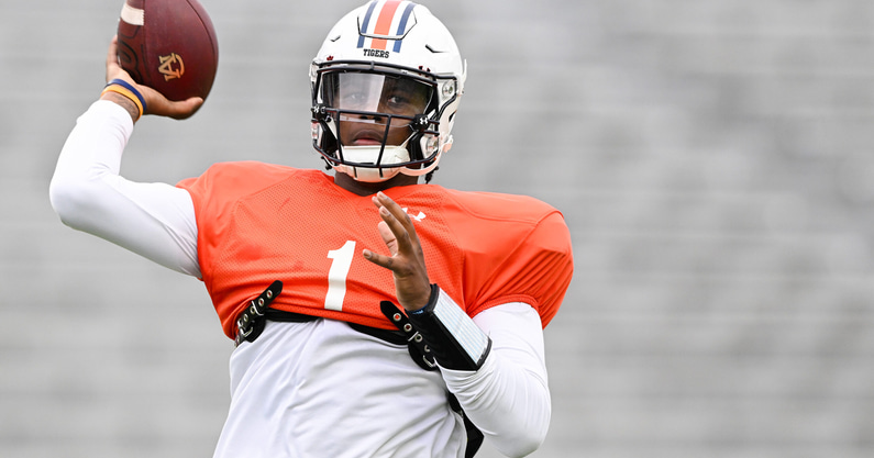 tj-finley-cant-win-auburn-qb-job-in-a-day-game-can-still-make-a-statement