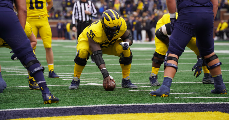 michigan-football-center-spot-appears-to-be-in-good-hands-for-years