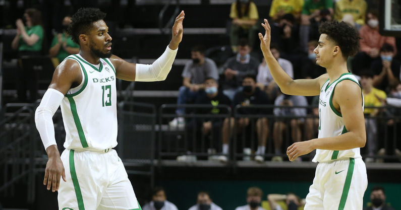 oregon-surges-in-college-basketball-polls-following-recent-roster-news