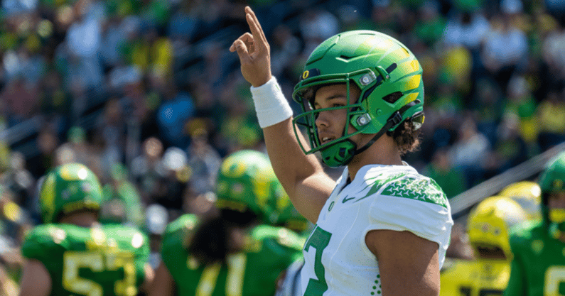 oregons-ty-thompson-invited-to-2022-manning-passing-academy