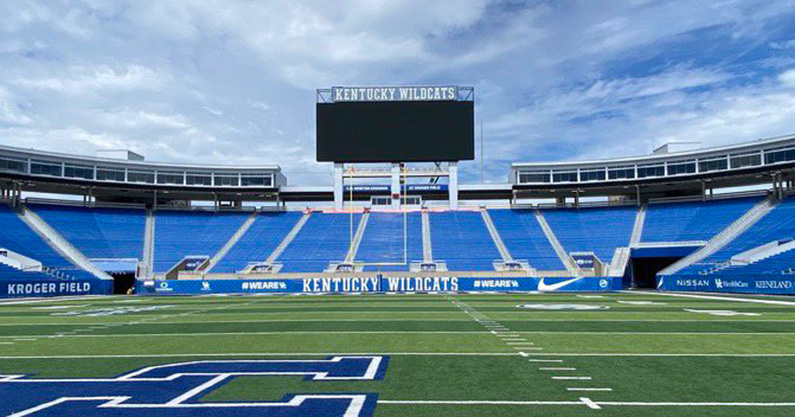 kroger-field-new-video-boards-installation-kentucky-football