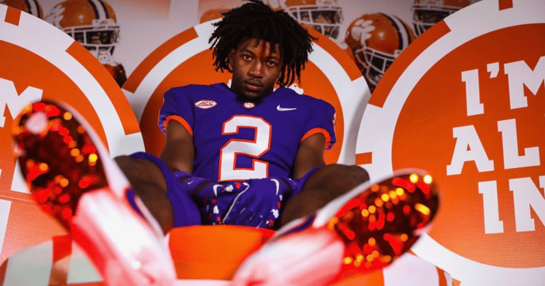 clemson-adds-to-2023-class-lands-3-star-cb-shelton-lewis