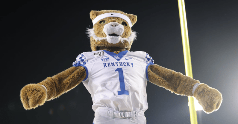 kentucky-football-basketball-shared-success-ap-top-25-rankings