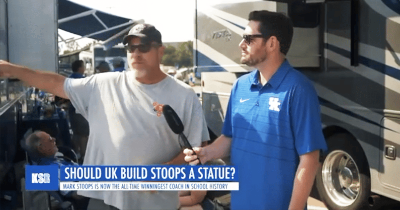 mark-stoops-statue-kentucky-football