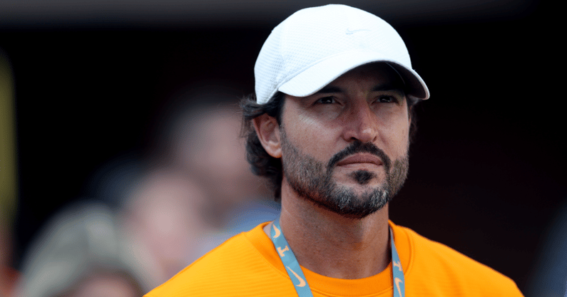 tony-vitello-has-intriguing-answer-when-asked-where-tennessee-baseball-stands-talent-wise