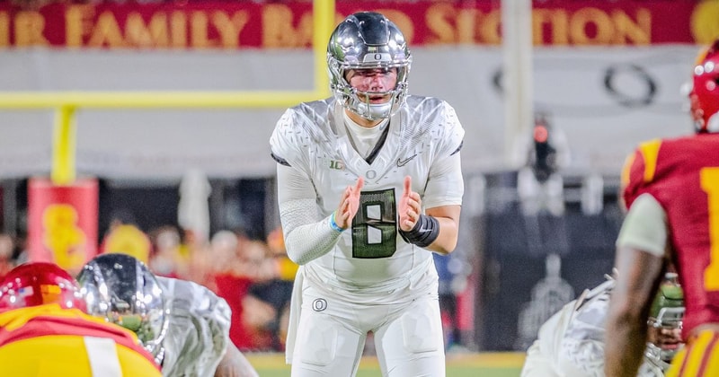 Full Preview and Prediction for UCLA vs. Oregon Football 2 Dylan Raiola