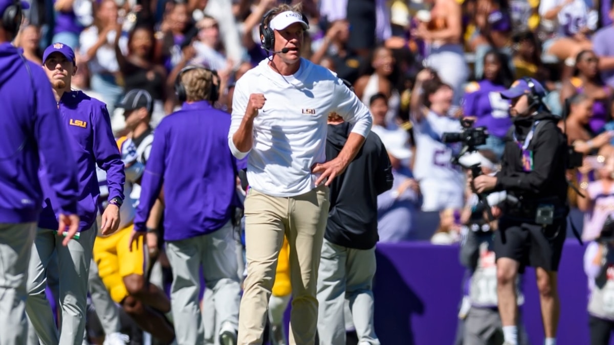 2026-10-17T201636Z_278252800_MT1USATODAY30113313_RTRMADP_3_TIGERS-HEAD-COACH-LANE-KIFFIN-THE-LSU-TIGERS-TAKE-ON-THE (1)