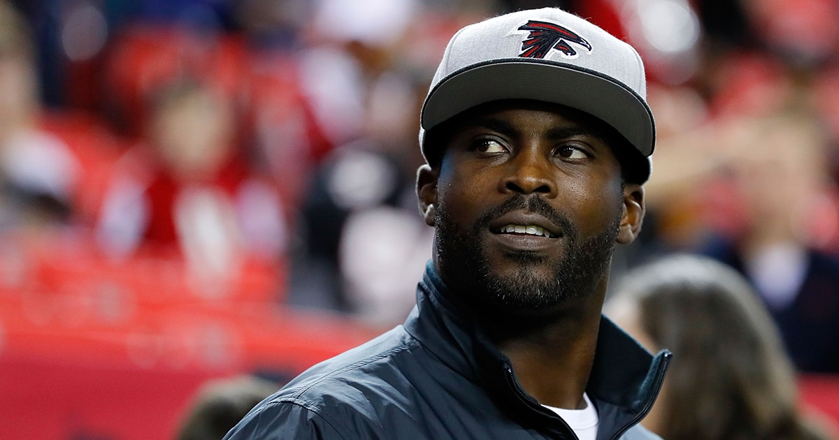 Michael Vick hosts high school camp in partnership with Triumph NIL - On3