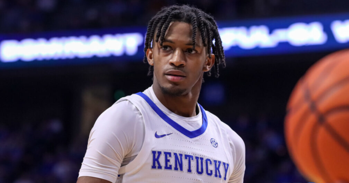 john-calipari-opens-up-on-how-the-team-has-rallied-around-daimion-collins-after-the-passing-of-his-father