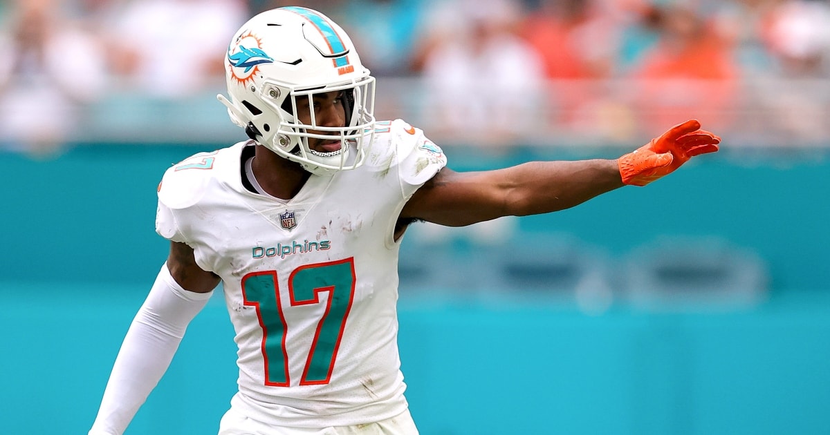 Report: Miami Dolphins WR Jaylen Waddle in concussion protocol